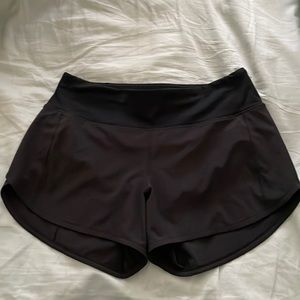 Lululemon black speed up size 6 shorts. 4”